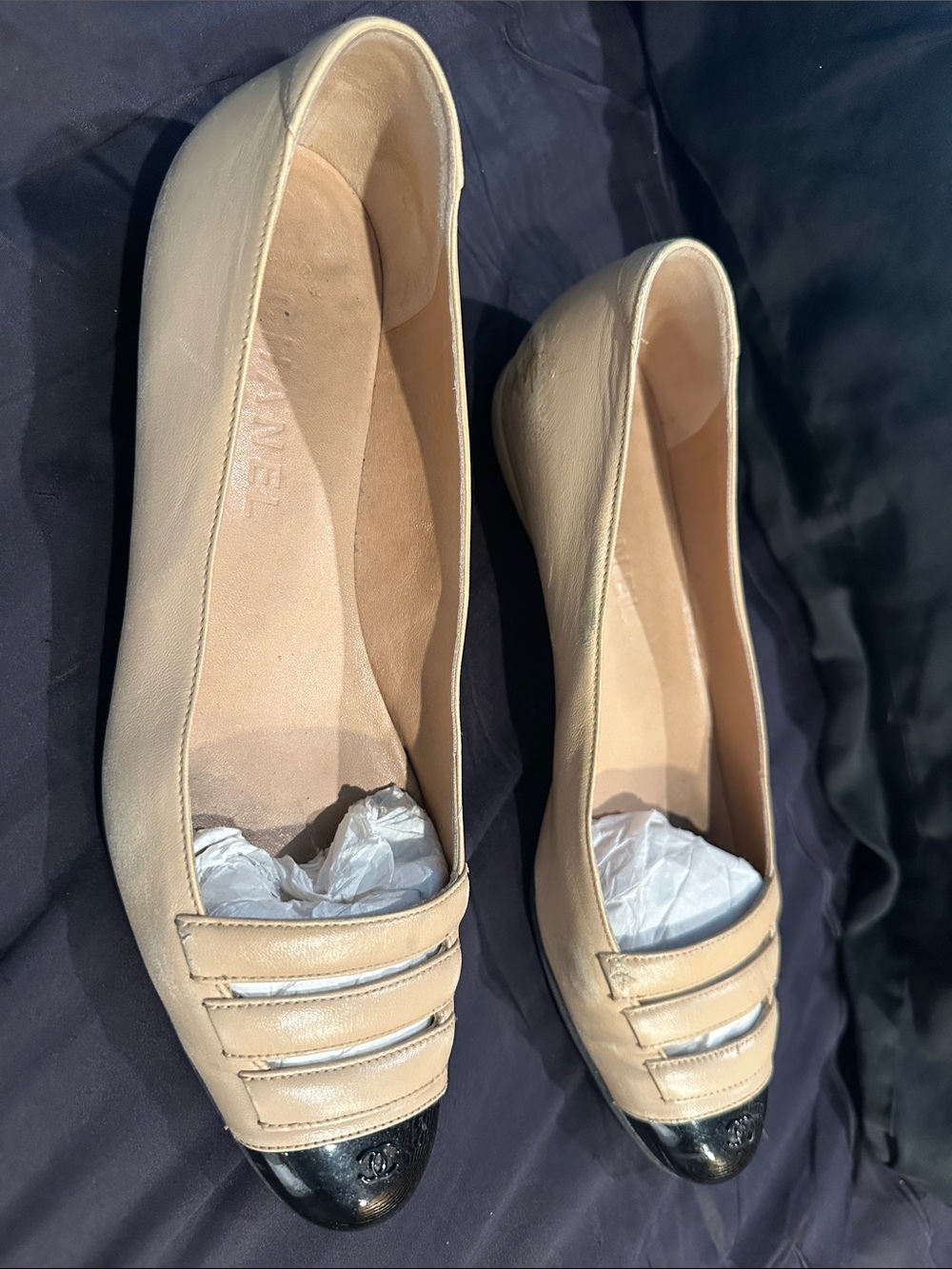 CHANEL Beige Leather Flats with Black Patent Cap Toe - Picture 2 of 10